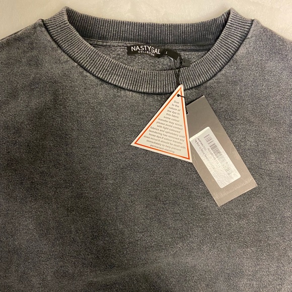 Relaxed acid wash sweatshirt - never worn tags on - Picture 4 of 6